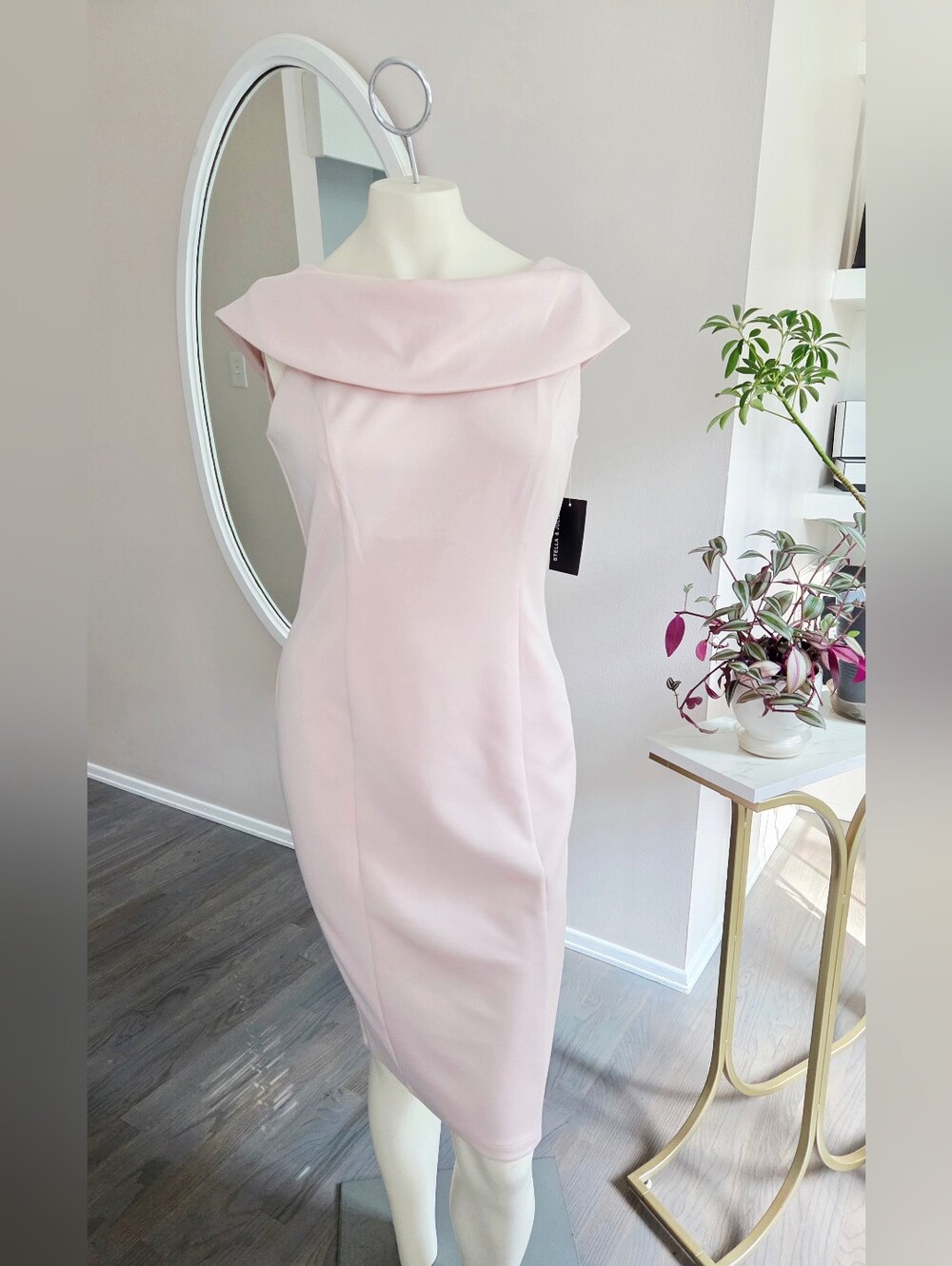 Elegant Off-Shoulder Pink Sheath Dress